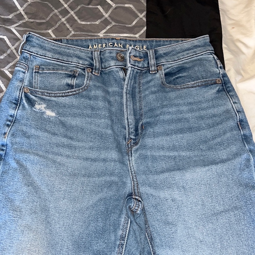 American Eagle Straight Leg Mom Jean